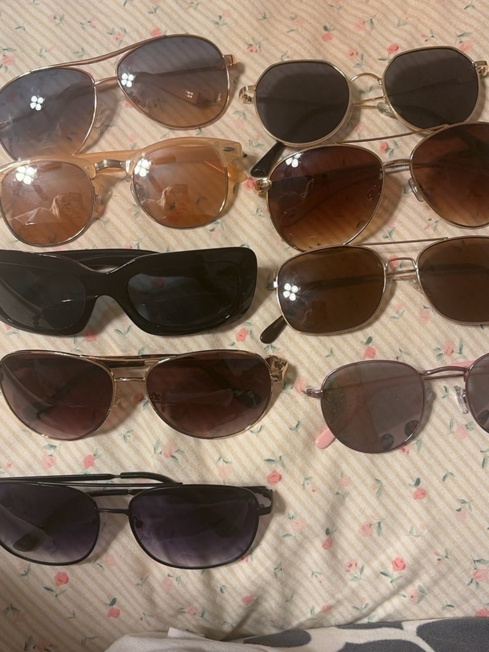 sunglasses bundle comes with all